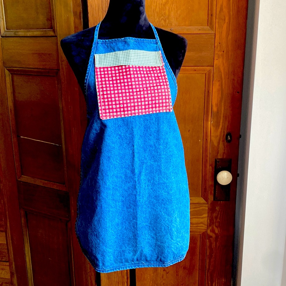 Vintage denim apron with large front pocket. Tie waist.